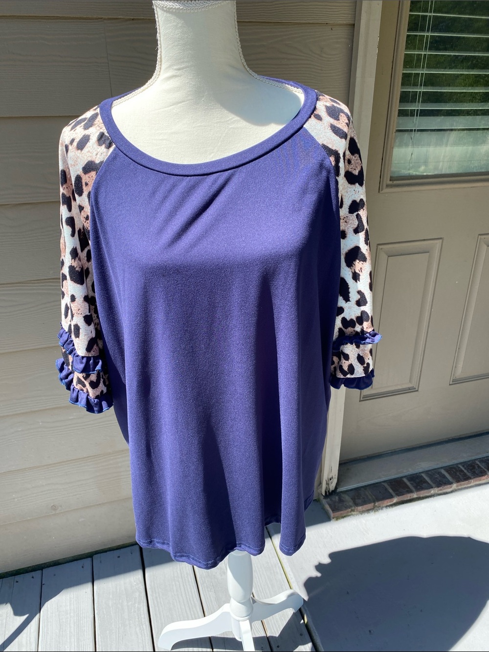 4/$20 Navy blue top with cheetah print frilly sleeves